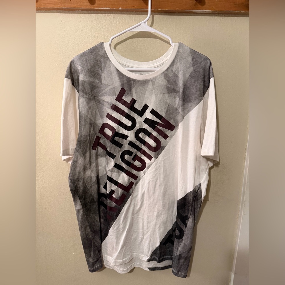 True Religion Men's XL Diagonal Logo Graphic T-Shirt White Gray Burgundy